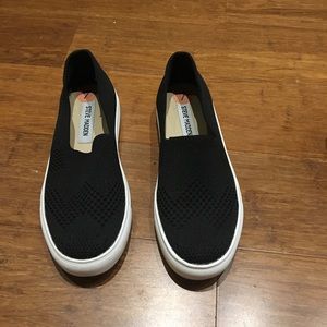 Steve Madden pull on sneaker black